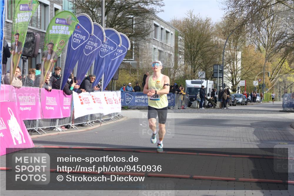 12.04.2026 - 45. Internationalen Wilhelmsburger Insellauf Strokosch-Dieckow http://msf.ph/oto/9450936 12.04.2026 10:07:31 Ziel 5439 meine-sportfotos.de