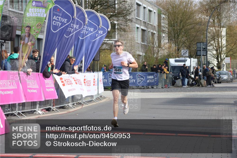 12.04.2026 - 45. Internationalen Wilhelmsburger Insellauf Strokosch-Dieckow http://msf.ph/oto/9450953 12.04.2026 10:07:55 Ziel 3645 meine-sportfotos.de