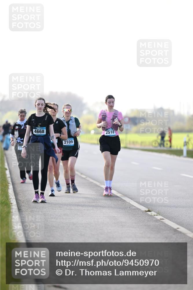 12.04.2026 - 45. Internationalen Wilhelmsburger Insellauf Dr. Thomas Lammeyer http://msf.ph/oto/9450970 12.04.2026 10:47:19 Laufen 4668, 2109, 2518 meine-sportfotos.de