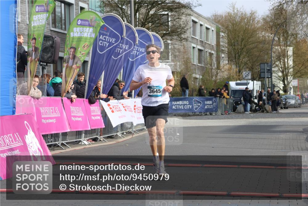 12.04.2026 - 45. Internationalen Wilhelmsburger Insellauf Strokosch-Dieckow http://msf.ph/oto/9450979 12.04.2026 10:07:56 Ziel 3645 meine-sportfotos.de