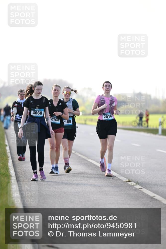 12.04.2026 - 45. Internationalen Wilhelmsburger Insellauf Dr. Thomas Lammeyer http://msf.ph/oto/9450981 12.04.2026 10:47:20 Laufen 4668, 2108, 2518, 2109 meine-sportfotos.de