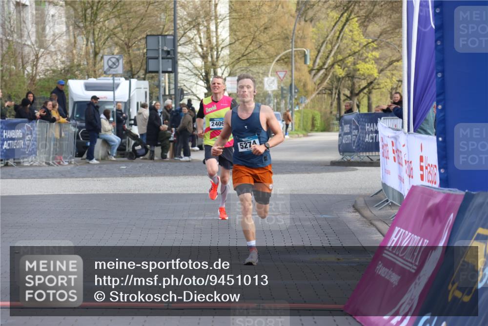12.04.2026 - 45. Internationalen Wilhelmsburger Insellauf Strokosch-Dieckow http://msf.ph/oto/9451013 12.04.2026 10:09:13 Ziel 5274 meine-sportfotos.de