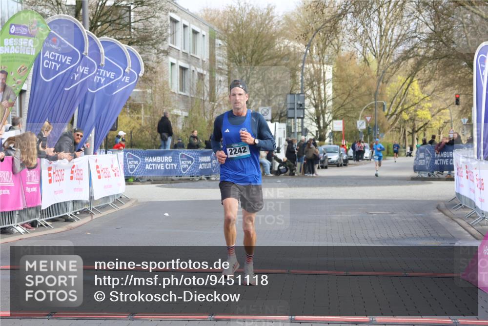 12.04.2026 - 45. Internationalen Wilhelmsburger Insellauf Strokosch-Dieckow http://msf.ph/oto/9451118 12.04.2026 10:09:57 Ziel 2242 meine-sportfotos.de