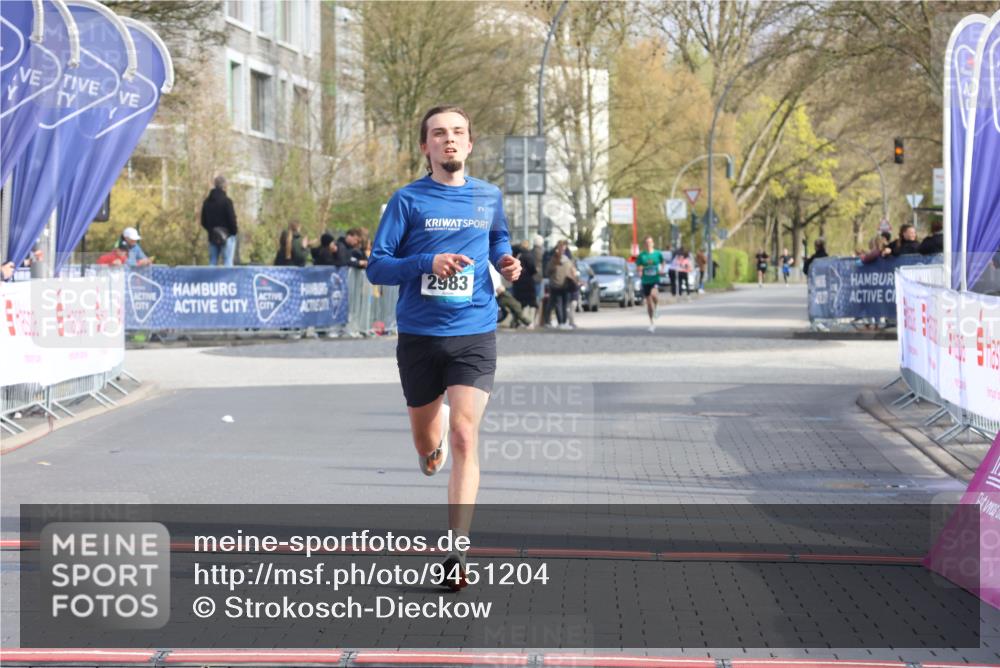 12.04.2026 - 45. Internationalen Wilhelmsburger Insellauf Strokosch-Dieckow http://msf.ph/oto/9451204 12.04.2026 10:10:23 Ziel 2983 meine-sportfotos.de