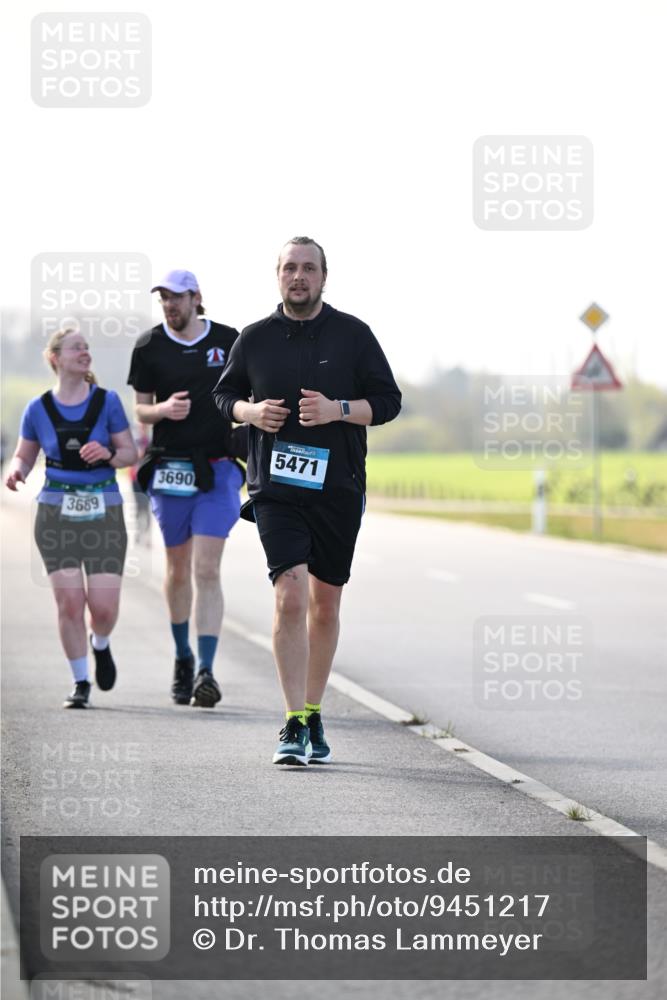 12.04.2026 - 45. Internationalen Wilhelmsburger Insellauf Dr. Thomas Lammeyer http://msf.ph/oto/9451217 12.04.2026 10:48:24 Laufen 3689, 3690, 5471 meine-sportfotos.de