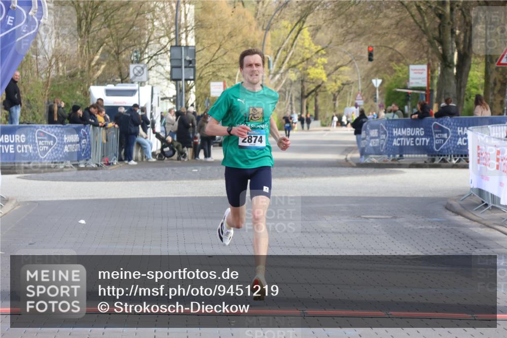 12.04.2026 - 45. Internationalen Wilhelmsburger Insellauf Strokosch-Dieckow http://msf.ph/oto/9451219 12.04.2026 10:10:35 Ziel 2874 meine-sportfotos.de