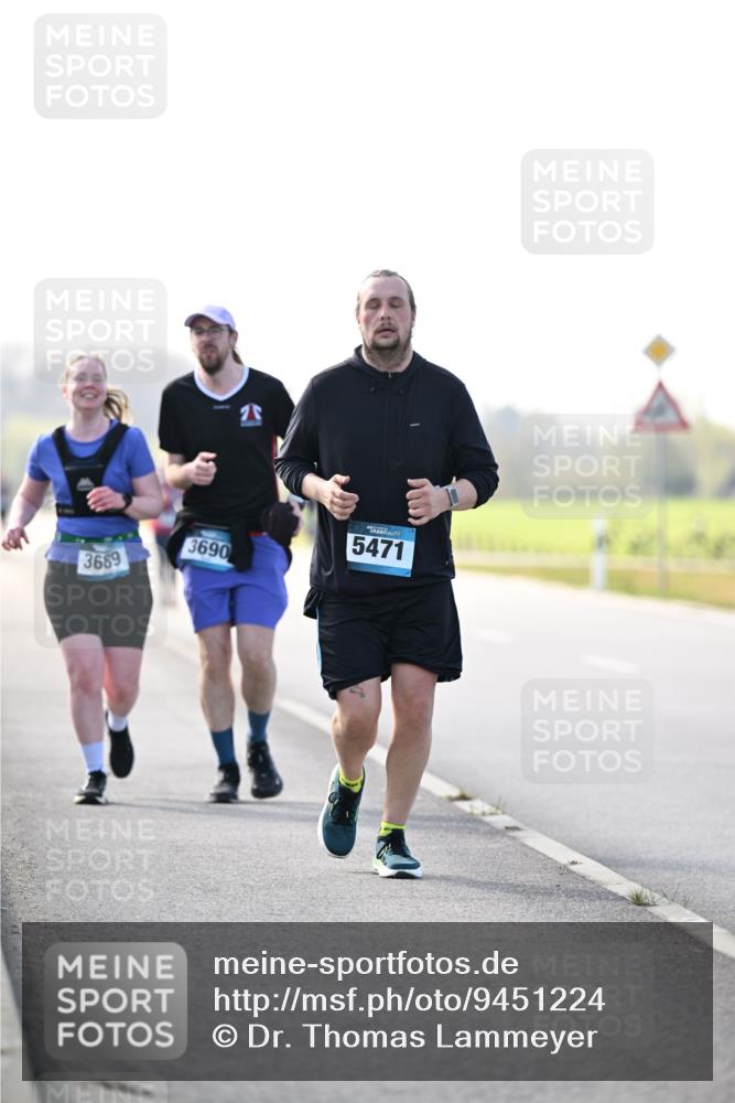 12.04.2026 - 45. Internationalen Wilhelmsburger Insellauf Dr. Thomas Lammeyer http://msf.ph/oto/9451224 12.04.2026 10:48:24 Laufen 3690, 3669, 5471 meine-sportfotos.de
