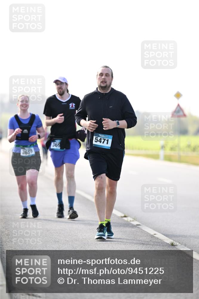 12.04.2026 - 45. Internationalen Wilhelmsburger Insellauf Dr. Thomas Lammeyer http://msf.ph/oto/9451225 12.04.2026 10:48:24 Laufen 369, 3659, 5471 meine-sportfotos.de