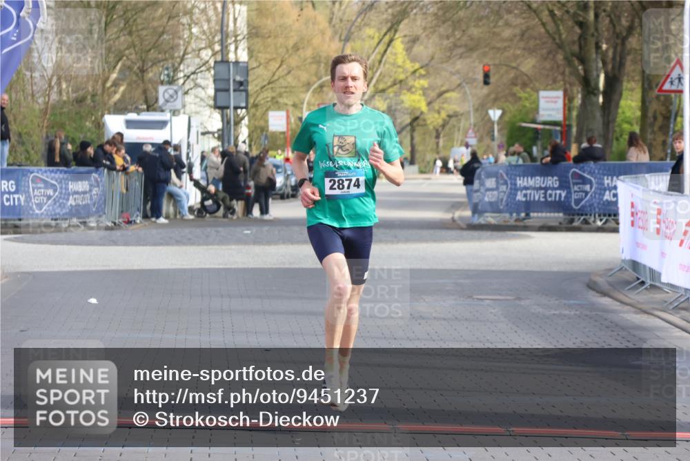 12.04.2026 - 45. Internationalen Wilhelmsburger Insellauf Strokosch-Dieckow http://msf.ph/oto/9451237 12.04.2026 10:10:35 Ziel 2874 meine-sportfotos.de