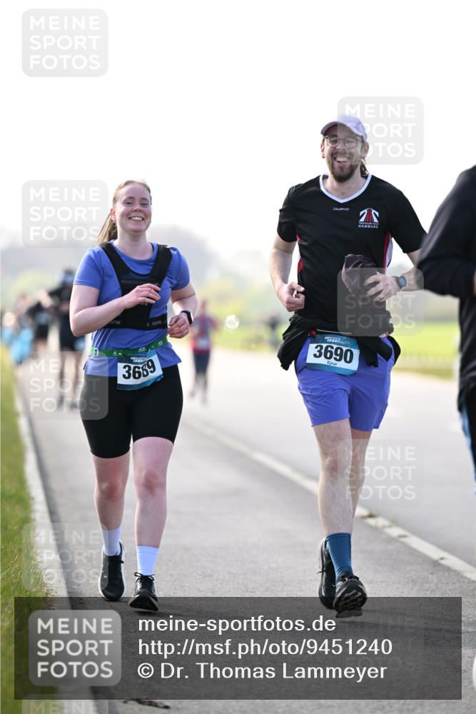 12.04.2026 - 45. Internationalen Wilhelmsburger Insellauf Dr. Thomas Lammeyer http://msf.ph/oto/9451240 12.04.2026 10:48:27 Laufen 3689, 3690 meine-sportfotos.de