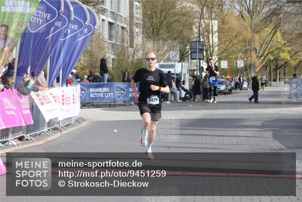 12.04.2026 - 45. Internationalen Wilhelmsburger Insellauf Strokosch-Dieckow http://msf.ph/oto/9451259 12.04.2026 10:10:51 Ziel 3429 meine-sportfotos.de