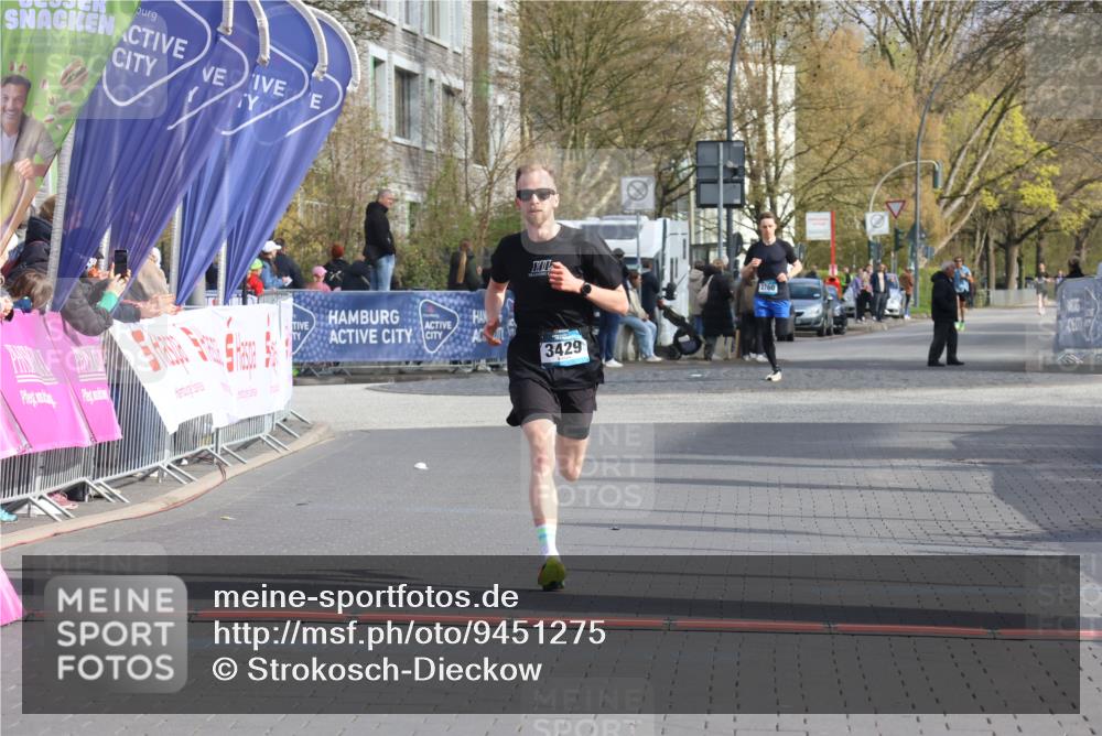 12.04.2026 - 45. Internationalen Wilhelmsburger Insellauf Strokosch-Dieckow http://msf.ph/oto/9451275 12.04.2026 10:10:52 Ziel 3429 meine-sportfotos.de