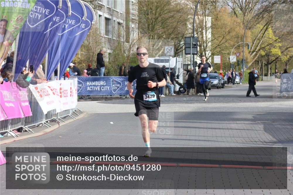 12.04.2026 - 45. Internationalen Wilhelmsburger Insellauf Strokosch-Dieckow http://msf.ph/oto/9451280 12.04.2026 10:10:52 Ziel 3429 meine-sportfotos.de