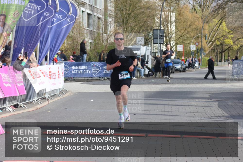 12.04.2026 - 45. Internationalen Wilhelmsburger Insellauf Strokosch-Dieckow http://msf.ph/oto/9451291 12.04.2026 10:10:52 Ziel 3429 meine-sportfotos.de