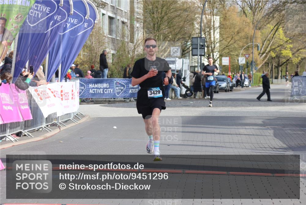 12.04.2026 - 45. Internationalen Wilhelmsburger Insellauf Strokosch-Dieckow http://msf.ph/oto/9451296 12.04.2026 10:10:52 Ziel 3429 meine-sportfotos.de