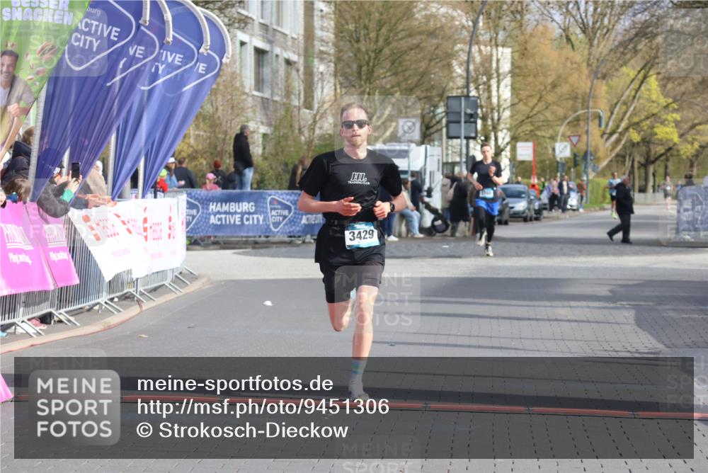 12.04.2026 - 45. Internationalen Wilhelmsburger Insellauf Strokosch-Dieckow http://msf.ph/oto/9451306 12.04.2026 10:10:52 Ziel 3429 meine-sportfotos.de