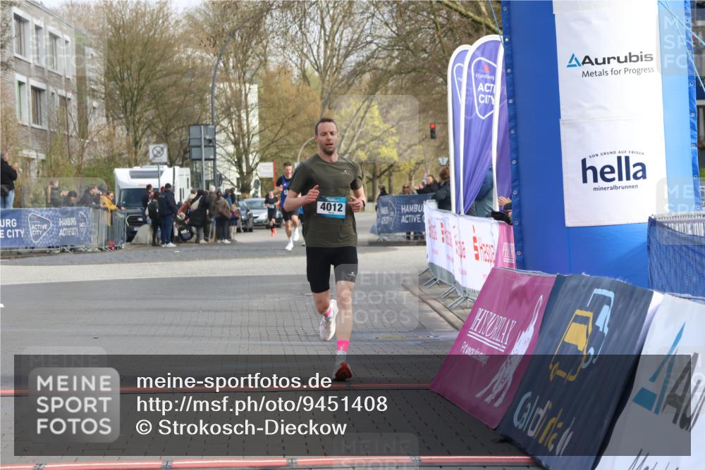 12.04.2026 - 45. Internationalen Wilhelmsburger Insellauf Strokosch-Dieckow http://msf.ph/oto/9451408 12.04.2026 10:11:24 Ziel 4012 meine-sportfotos.de