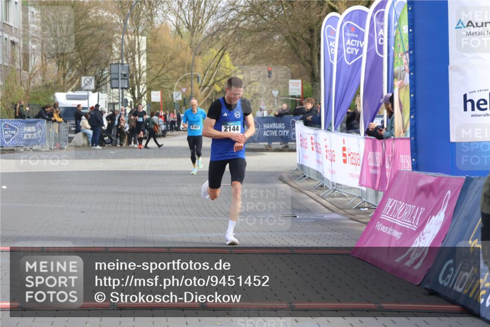 12.04.2026 - 45. Internationalen Wilhelmsburger Insellauf Strokosch-Dieckow http://msf.ph/oto/9451452 12.04.2026 10:11:30 Ziel 2144 meine-sportfotos.de