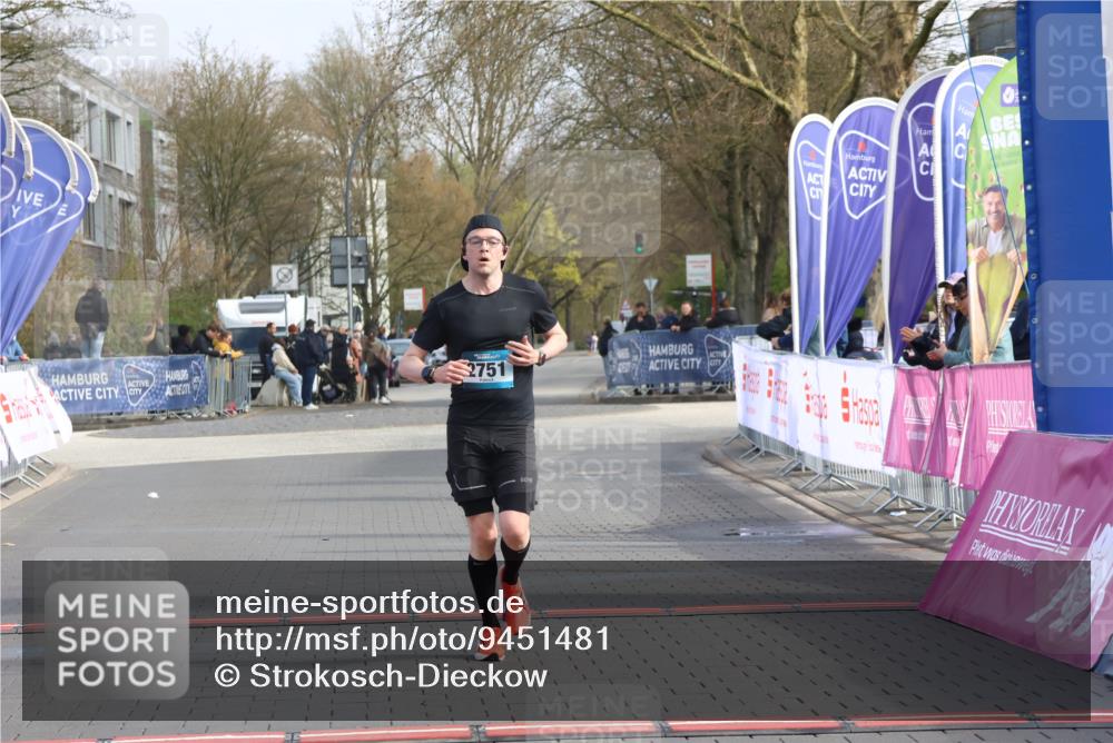 12.04.2026 - 45. Internationalen Wilhelmsburger Insellauf Strokosch-Dieckow http://msf.ph/oto/9451481 12.04.2026 10:11:41 Ziel 2751 meine-sportfotos.de