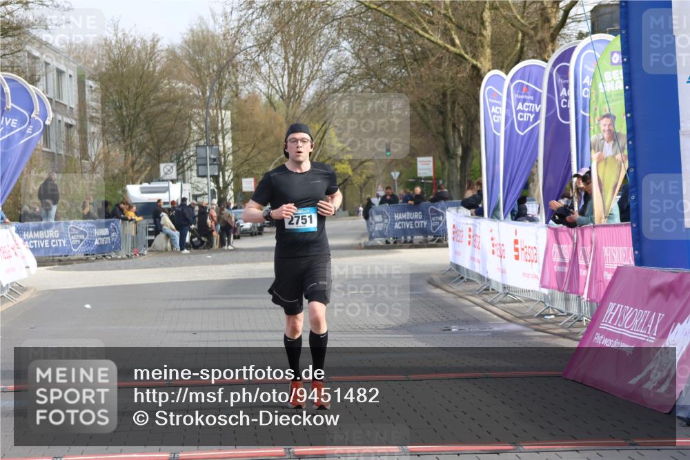 12.04.2026 - 45. Internationalen Wilhelmsburger Insellauf Strokosch-Dieckow http://msf.ph/oto/9451482 12.04.2026 10:11:41 Ziel 2751 meine-sportfotos.de