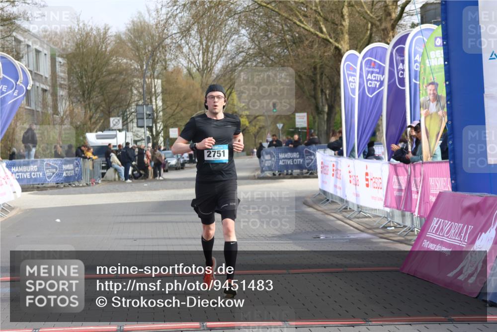 12.04.2026 - 45. Internationalen Wilhelmsburger Insellauf Strokosch-Dieckow http://msf.ph/oto/9451483 12.04.2026 10:11:41 Ziel 2751 meine-sportfotos.de