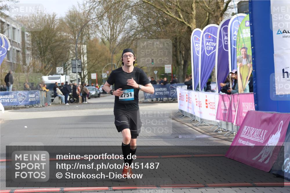 12.04.2026 - 45. Internationalen Wilhelmsburger Insellauf Strokosch-Dieckow http://msf.ph/oto/9451487 12.04.2026 10:11:41 Ziel 2751 meine-sportfotos.de