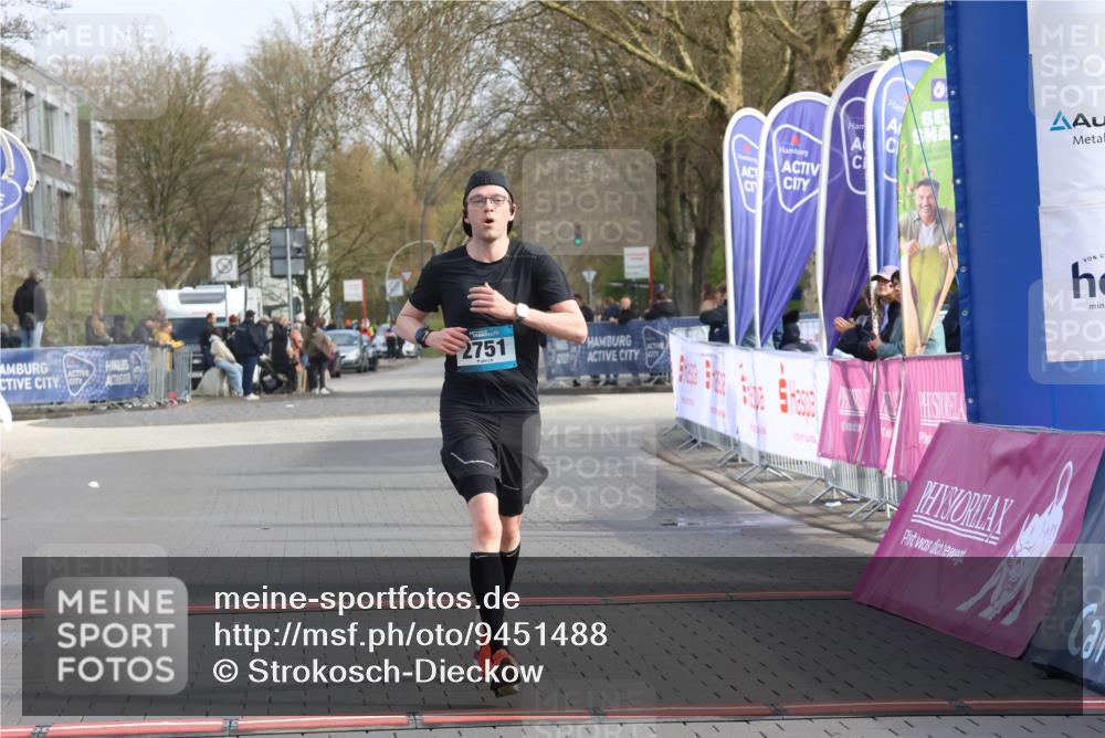12.04.2026 - 45. Internationalen Wilhelmsburger Insellauf Strokosch-Dieckow http://msf.ph/oto/9451488 12.04.2026 10:11:42 Ziel 2751 meine-sportfotos.de