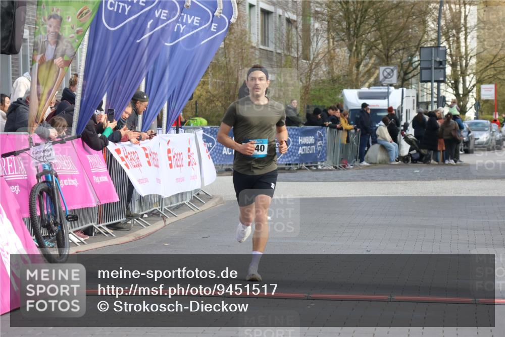 12.04.2026 - 45. Internationalen Wilhelmsburger Insellauf Strokosch-Dieckow http://msf.ph/oto/9451517 12.04.2026 10:13:36 Ziel 5240 meine-sportfotos.de