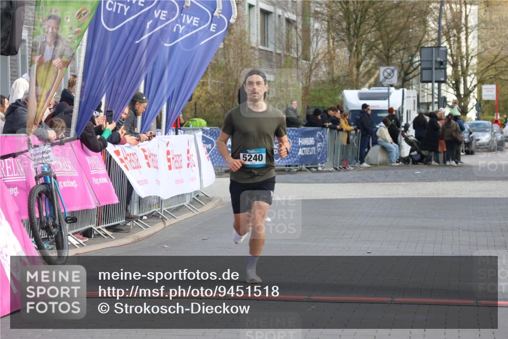 12.04.2026 - 45. Internationalen Wilhelmsburger Insellauf Strokosch-Dieckow http://msf.ph/oto/9451518 12.04.2026 10:13:36 Ziel 5240 meine-sportfotos.de