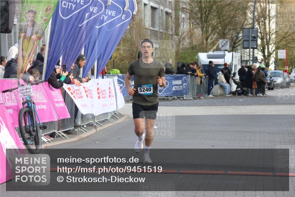 12.04.2026 - 45. Internationalen Wilhelmsburger Insellauf Strokosch-Dieckow http://msf.ph/oto/9451519 12.04.2026 10:13:36 Ziel 5240 meine-sportfotos.de