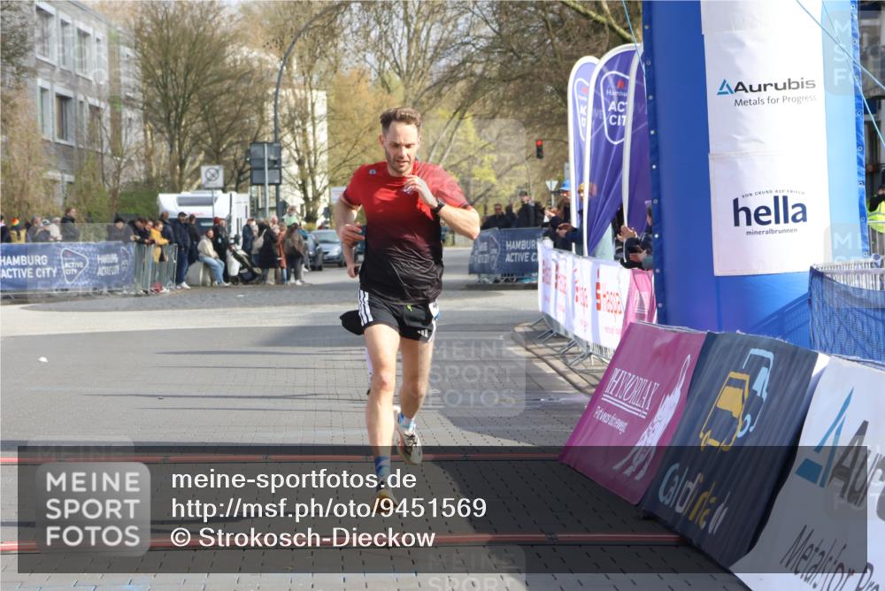 12.04.2026 - 45. Internationalen Wilhelmsburger Insellauf Strokosch-Dieckow http://msf.ph/oto/9451569 12.04.2026 10:15:11 Ziel 4002, 2727 meine-sportfotos.de