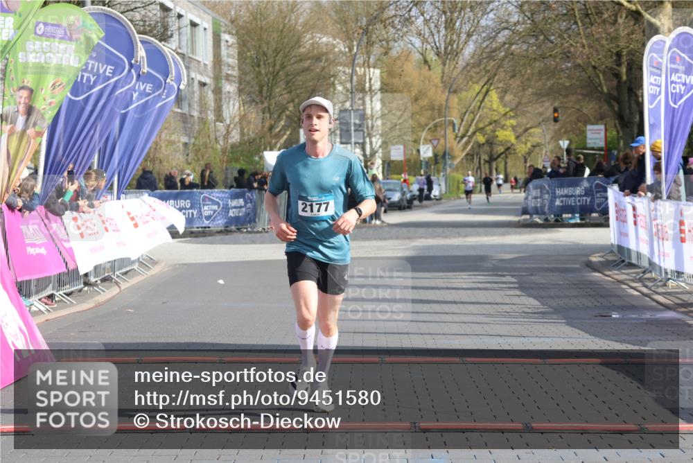 12.04.2026 - 45. Internationalen Wilhelmsburger Insellauf Strokosch-Dieckow http://msf.ph/oto/9451580 12.04.2026 10:15:39 Ziel 2177 meine-sportfotos.de