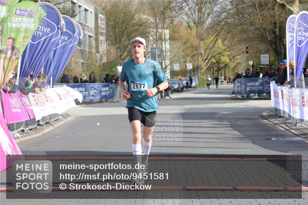 12.04.2026 - 45. Internationalen Wilhelmsburger Insellauf Strokosch-Dieckow http://msf.ph/oto/9451581 12.04.2026 10:15:39 Ziel 2177 meine-sportfotos.de