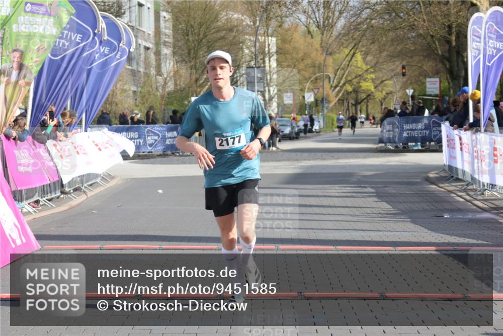 12.04.2026 - 45. Internationalen Wilhelmsburger Insellauf Strokosch-Dieckow http://msf.ph/oto/9451585 12.04.2026 10:15:39 Ziel 2177 meine-sportfotos.de