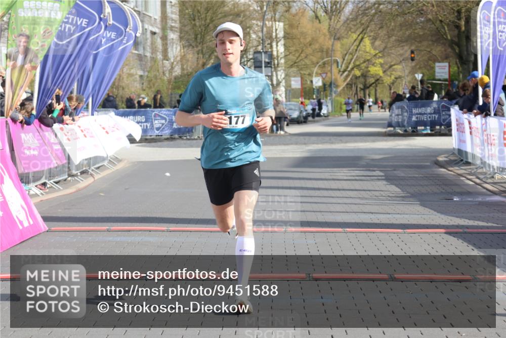 12.04.2026 - 45. Internationalen Wilhelmsburger Insellauf Strokosch-Dieckow http://msf.ph/oto/9451588 12.04.2026 10:15:39 Ziel 2177 meine-sportfotos.de