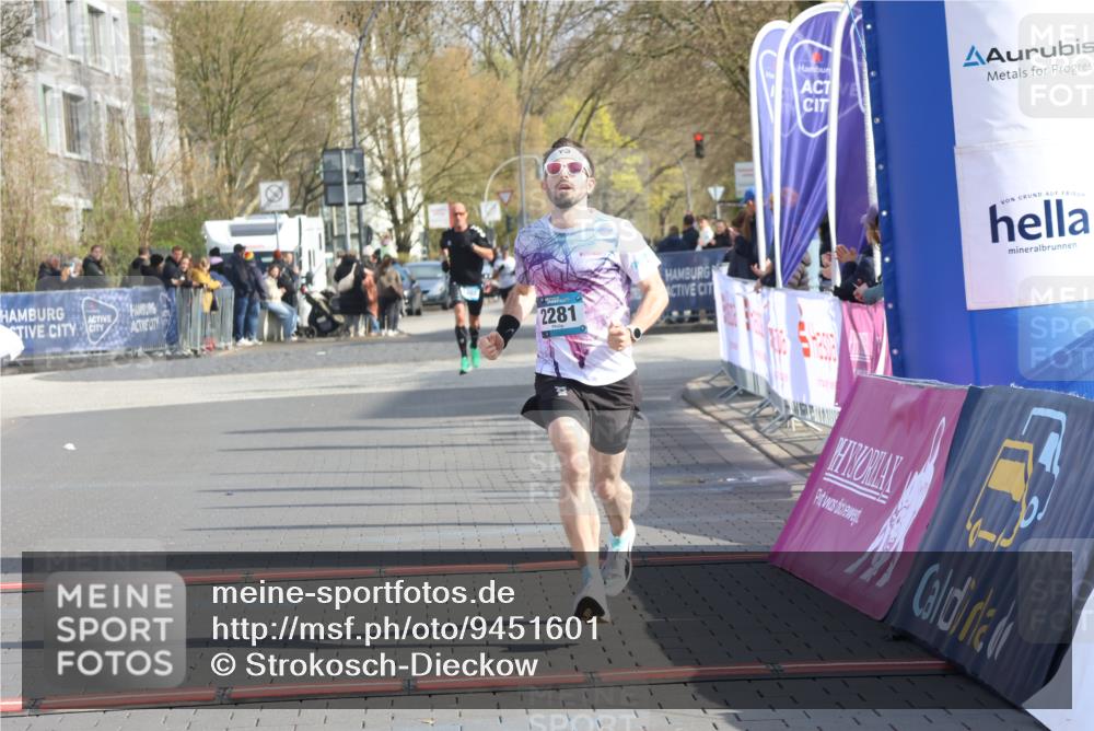 12.04.2026 - 45. Internationalen Wilhelmsburger Insellauf Strokosch-Dieckow http://msf.ph/oto/9451601 12.04.2026 10:15:59 Ziel 2281 meine-sportfotos.de