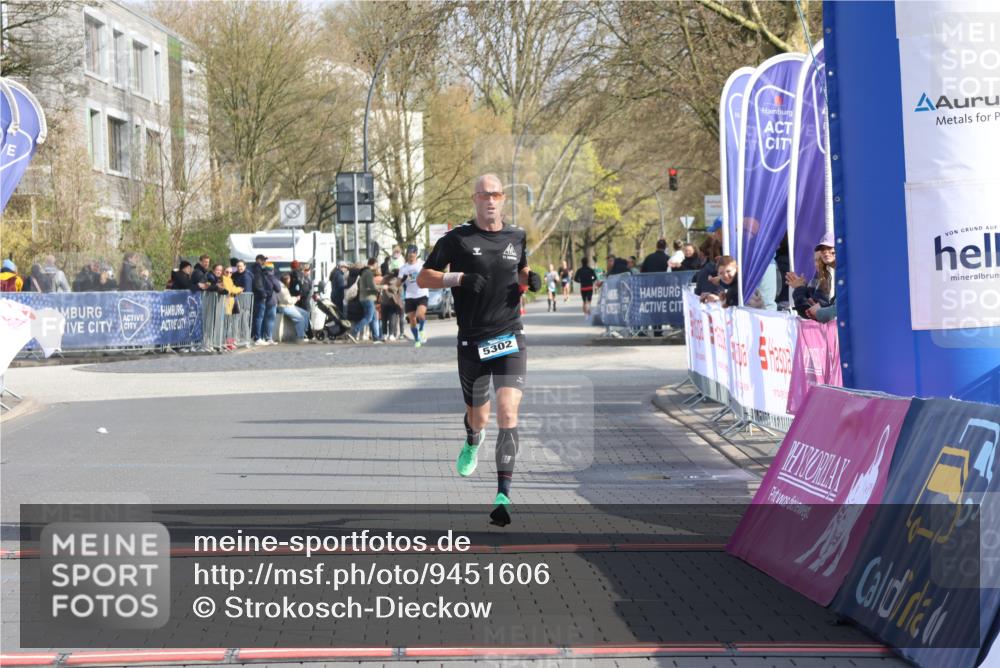 12.04.2026 - 45. Internationalen Wilhelmsburger Insellauf Strokosch-Dieckow http://msf.ph/oto/9451606 12.04.2026 10:16:04 Ziel 2281, 5302 meine-sportfotos.de