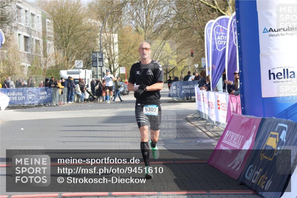 12.04.2026 - 45. Internationalen Wilhelmsburger Insellauf Strokosch-Dieckow http://msf.ph/oto/9451610 12.04.2026 10:16:05 Ziel 5302 meine-sportfotos.de