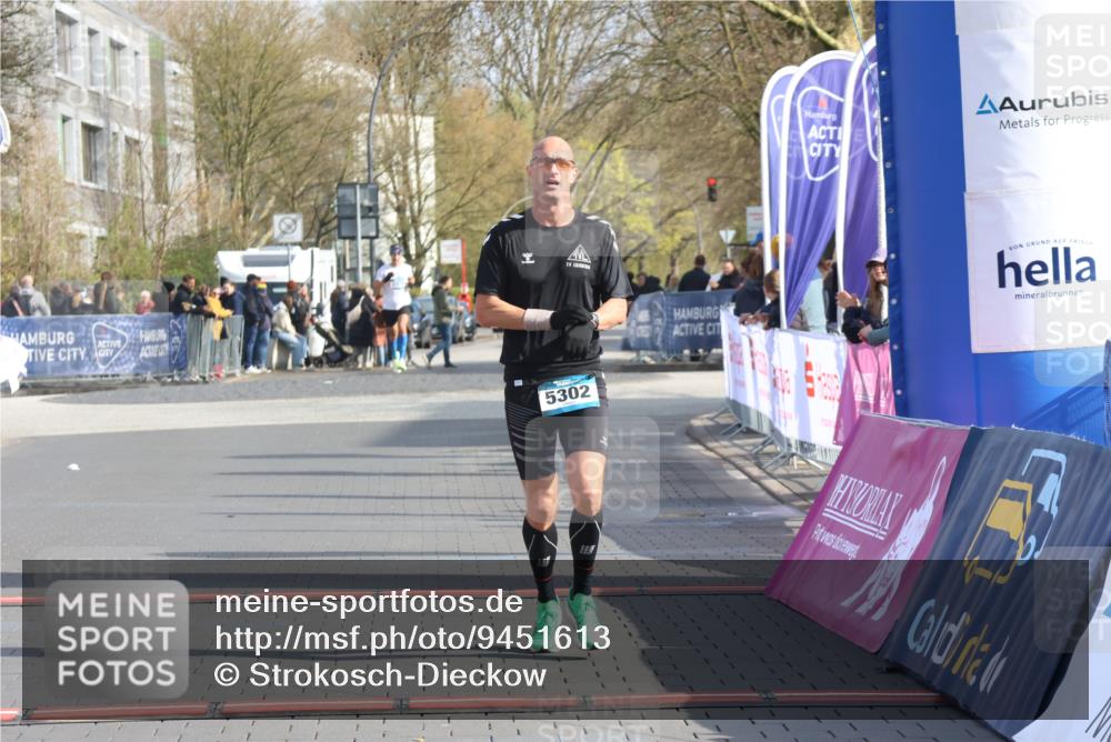 12.04.2026 - 45. Internationalen Wilhelmsburger Insellauf Strokosch-Dieckow http://msf.ph/oto/9451613 12.04.2026 10:16:06 Ziel 5302 meine-sportfotos.de