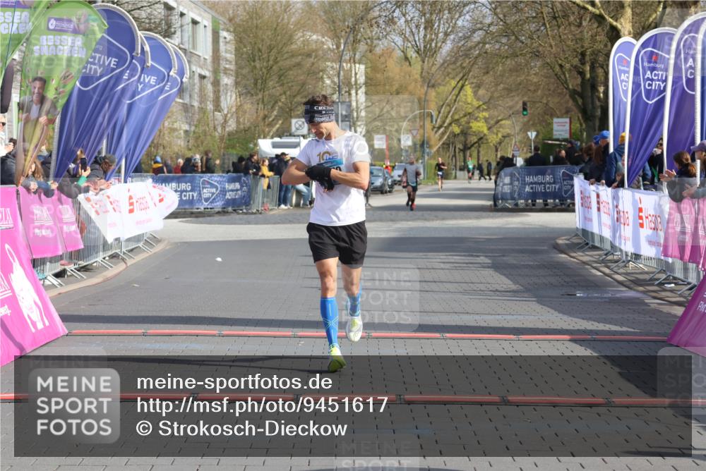 12.04.2026 - 45. Internationalen Wilhelmsburger Insellauf Strokosch-Dieckow http://msf.ph/oto/9451617 12.04.2026 10:16:13 Ziel 2970 meine-sportfotos.de