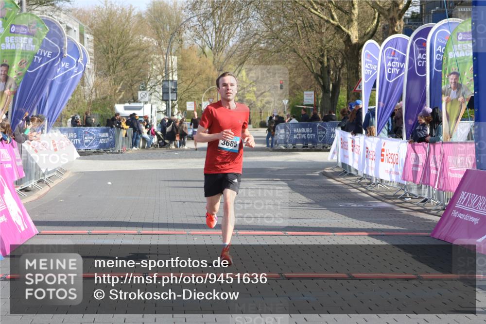 12.04.2026 - 45. Internationalen Wilhelmsburger Insellauf Strokosch-Dieckow http://msf.ph/oto/9451636 12.04.2026 10:16:26 Ziel 2405, 3685 meine-sportfotos.de
