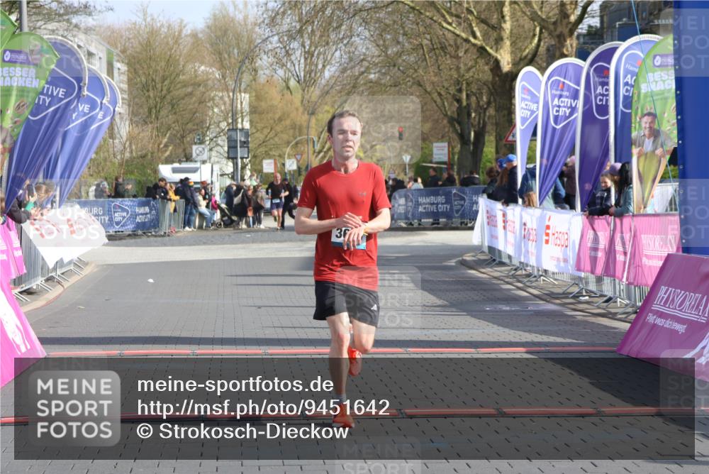 12.04.2026 - 45. Internationalen Wilhelmsburger Insellauf Strokosch-Dieckow http://msf.ph/oto/9451642 12.04.2026 10:16:27 Ziel 2405, 3685 meine-sportfotos.de