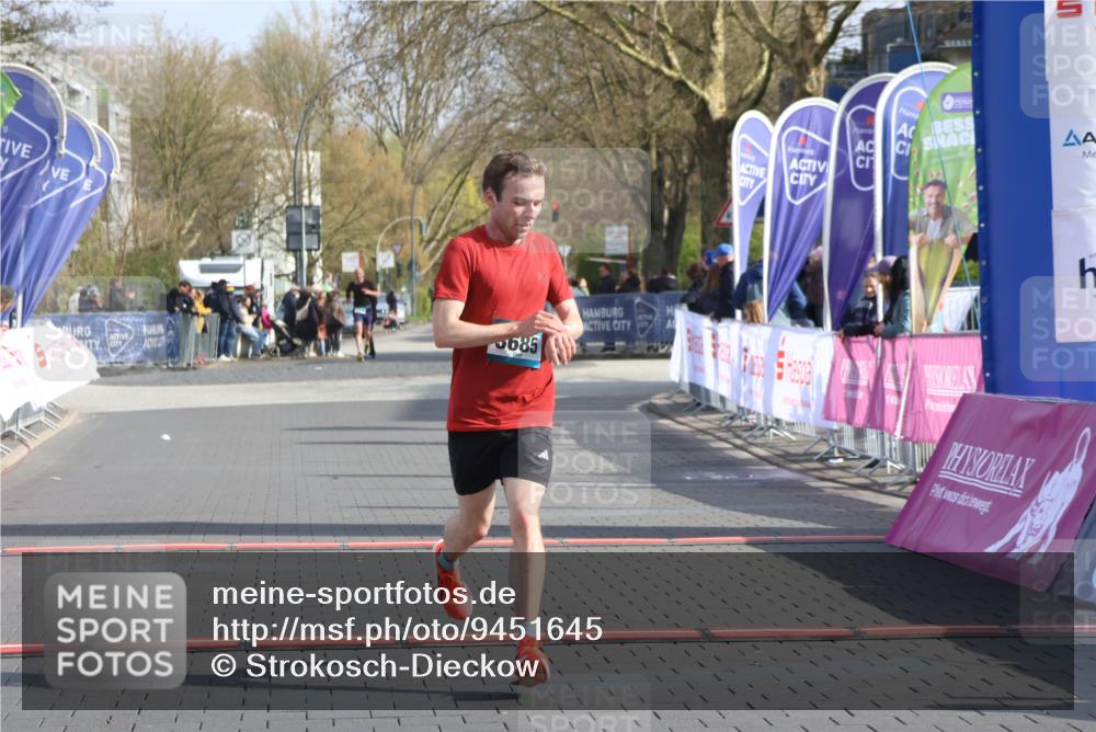 12.04.2026 - 45. Internationalen Wilhelmsburger Insellauf Strokosch-Dieckow http://msf.ph/oto/9451645 12.04.2026 10:16:27 Ziel 2405, 3685 meine-sportfotos.de
