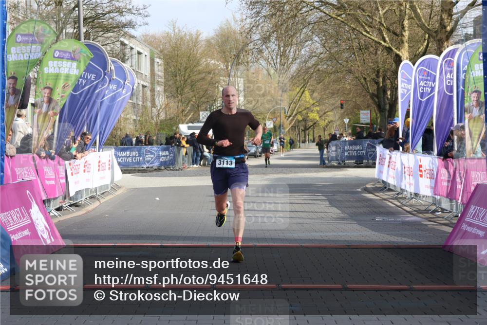 12.04.2026 - 45. Internationalen Wilhelmsburger Insellauf Strokosch-Dieckow http://msf.ph/oto/9451648 12.04.2026 10:16:38 Ziel 3113 meine-sportfotos.de