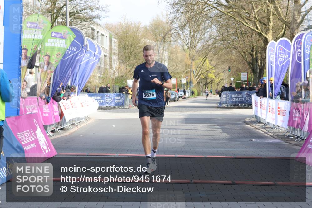 12.04.2026 - 45. Internationalen Wilhelmsburger Insellauf Strokosch-Dieckow http://msf.ph/oto/9451674 12.04.2026 10:17:01 Ziel 5676 meine-sportfotos.de