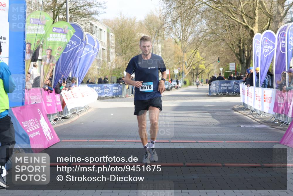 12.04.2026 - 45. Internationalen Wilhelmsburger Insellauf Strokosch-Dieckow http://msf.ph/oto/9451675 12.04.2026 10:17:02 Ziel 5676 meine-sportfotos.de