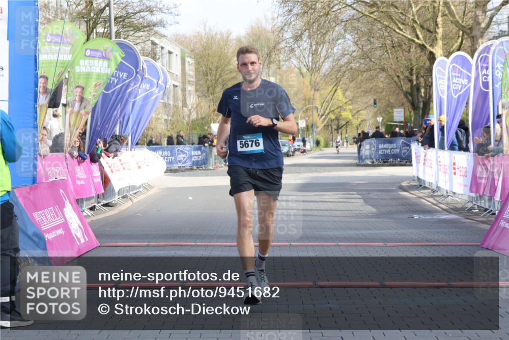 12.04.2026 - 45. Internationalen Wilhelmsburger Insellauf Strokosch-Dieckow http://msf.ph/oto/9451682 12.04.2026 10:17:02 Ziel 5676 meine-sportfotos.de