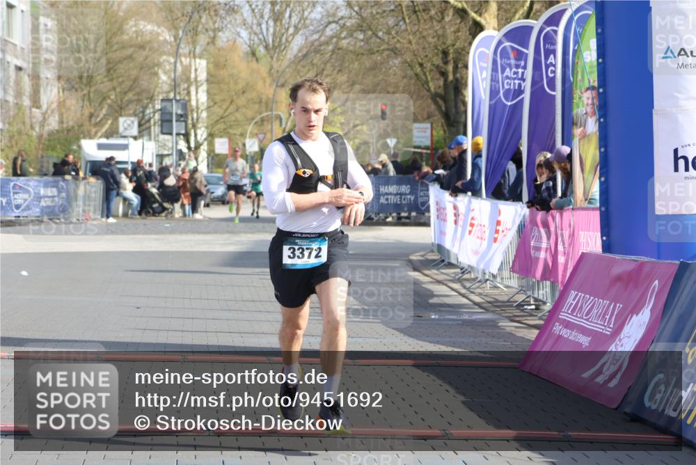 12.04.2026 - 45. Internationalen Wilhelmsburger Insellauf Strokosch-Dieckow http://msf.ph/oto/9451692 12.04.2026 10:17:24 Ziel 3372 meine-sportfotos.de