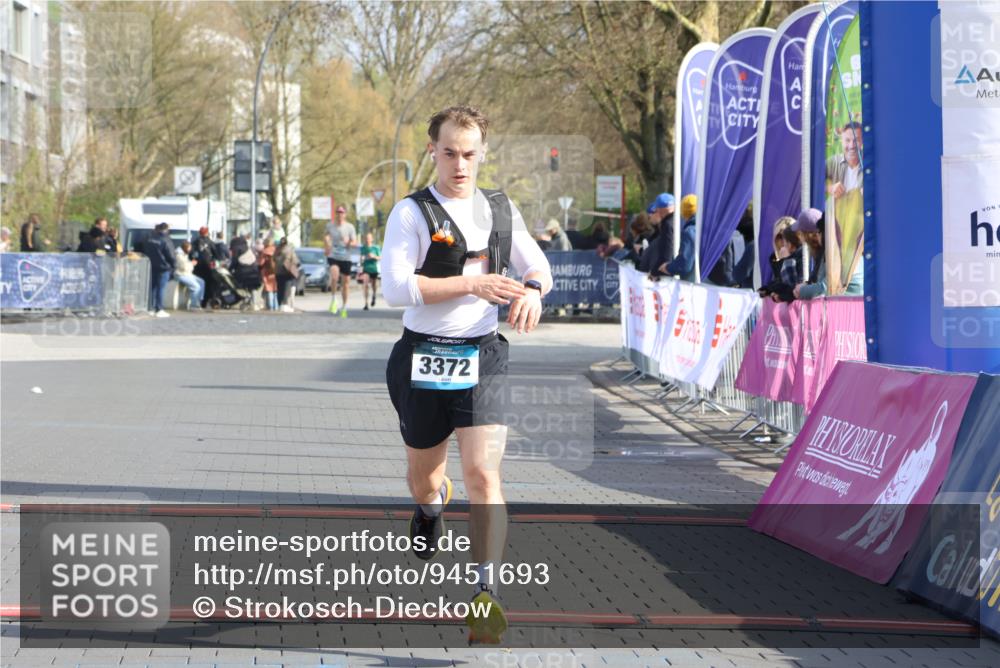 12.04.2026 - 45. Internationalen Wilhelmsburger Insellauf Strokosch-Dieckow http://msf.ph/oto/9451693 12.04.2026 10:17:24 Ziel 3372 meine-sportfotos.de