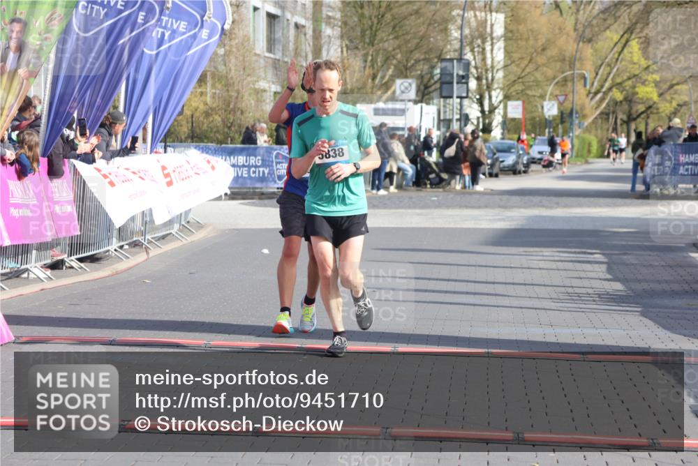 12.04.2026 - 45. Internationalen Wilhelmsburger Insellauf Strokosch-Dieckow http://msf.ph/oto/9451710 12.04.2026 10:17:41 Ziel 5838, 2819 meine-sportfotos.de